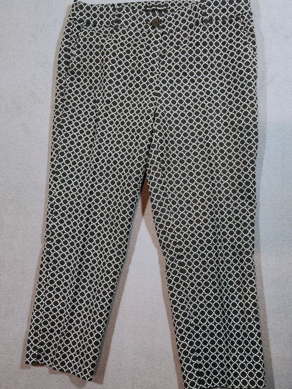 Hilary Radley Women's Capri Pants Size 6 Black/White geometric shapes